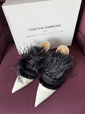 Tabitha Simmons White Leather Pointed Mule with Black Feather Trim EU 35